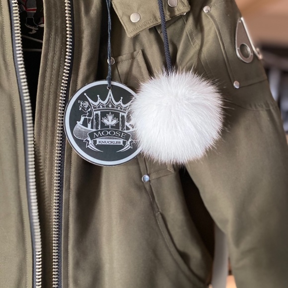 Authentic Moose Knuckles bomber M in ladies - Picture 2 of 6